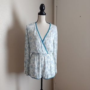 Criss cross romper NWOT
